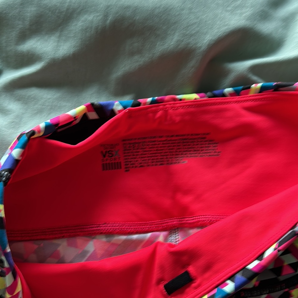 Victoria’s Secret Sport yoga/work out reflective adjustable pants - Picture 2 of 6